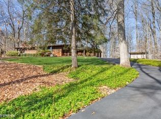 143 Round Top Rd, Bernardsville, NJ 07924