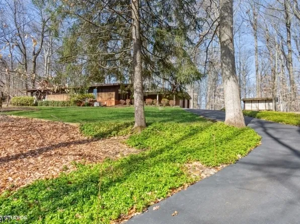 143 Roundtop Rd, Bernardsville Boro, NJ 07924