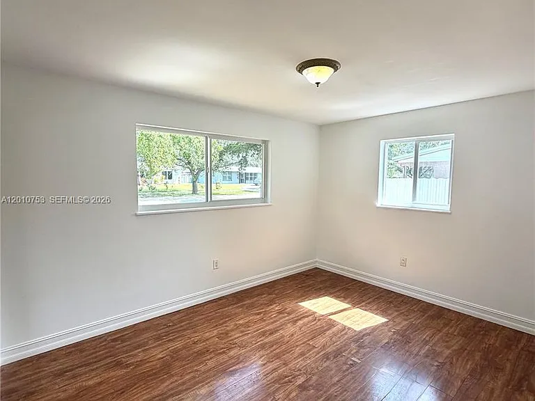 6472 Johnson St — Photo 7