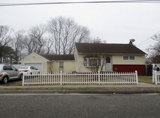 41 Saint Andrews Dr, Brentwood, NY 11717