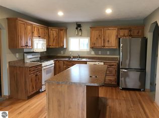 2578 E 32nd Rd, Cadillac, MI 49601