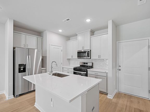 2nd image of 722 Southland Dr