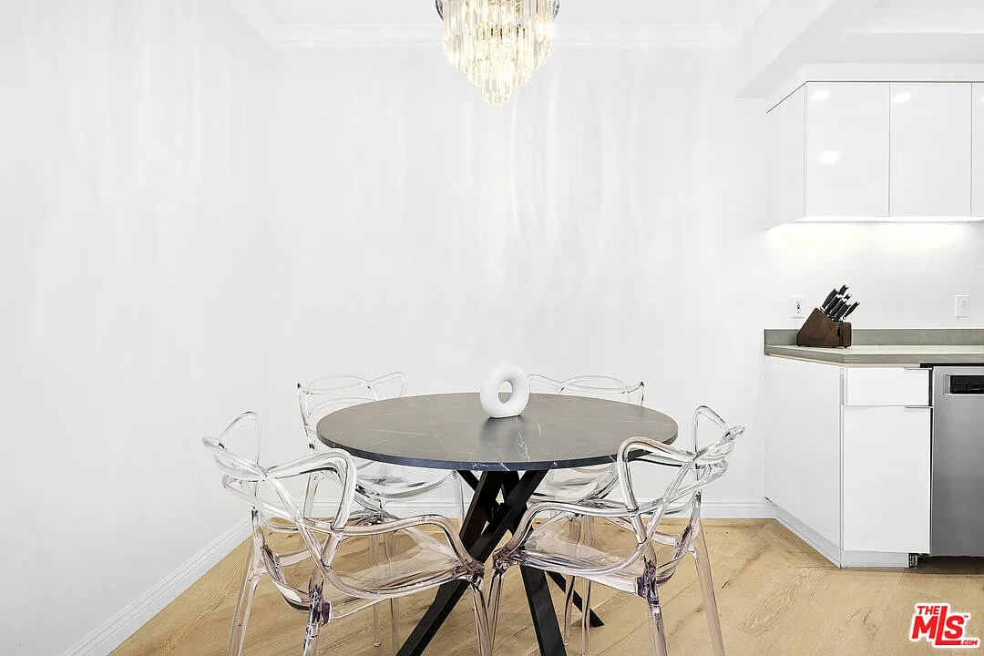 1 bed, 1.5 bath, 741 sqft, $4,300 — Photo 3
