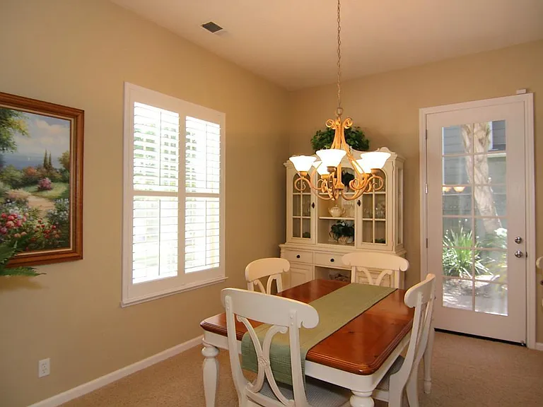 850 Belmont Ln — Photo 7