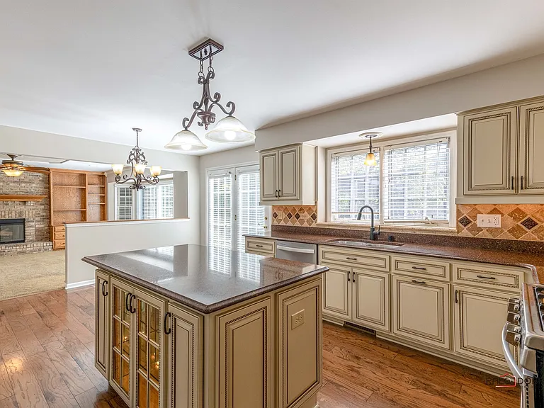 1214 Shoreline Dr — Photo 15