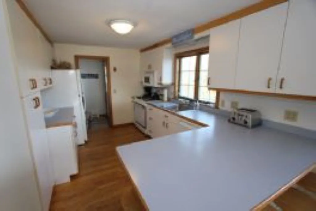 3 bed, $2,500 — Photo 3