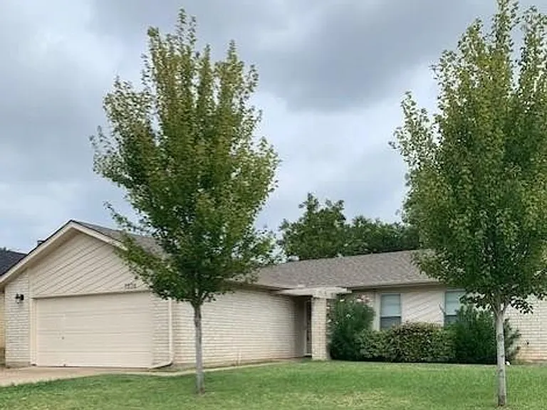 7208 Southridge Trl — Photo 2
