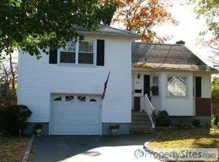 4018 Driscoll Ln, Seaford, NY 11783