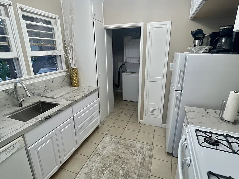 1700 Glendon Ave — Photo 7