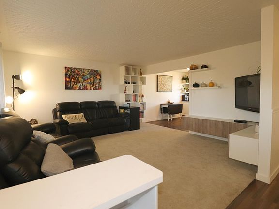 4th image of 11926 55th St NW