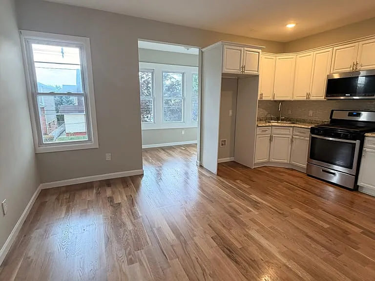 200 Maple Ave #2 — Photo 2