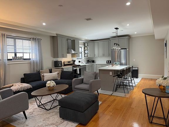 4th image of 399 Broadway #2