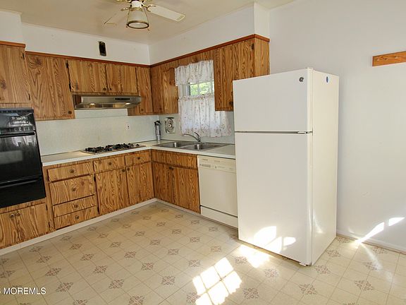 5th image of 325 Hillside Drive