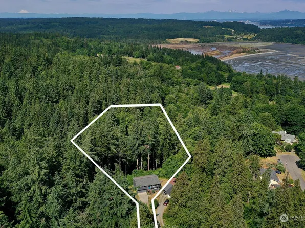 8103 Hawaii Lane, Clinton, WA 98236