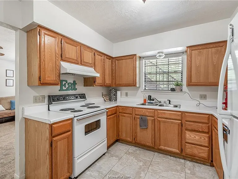 1806 Woodsman Dr #A — Photo 6