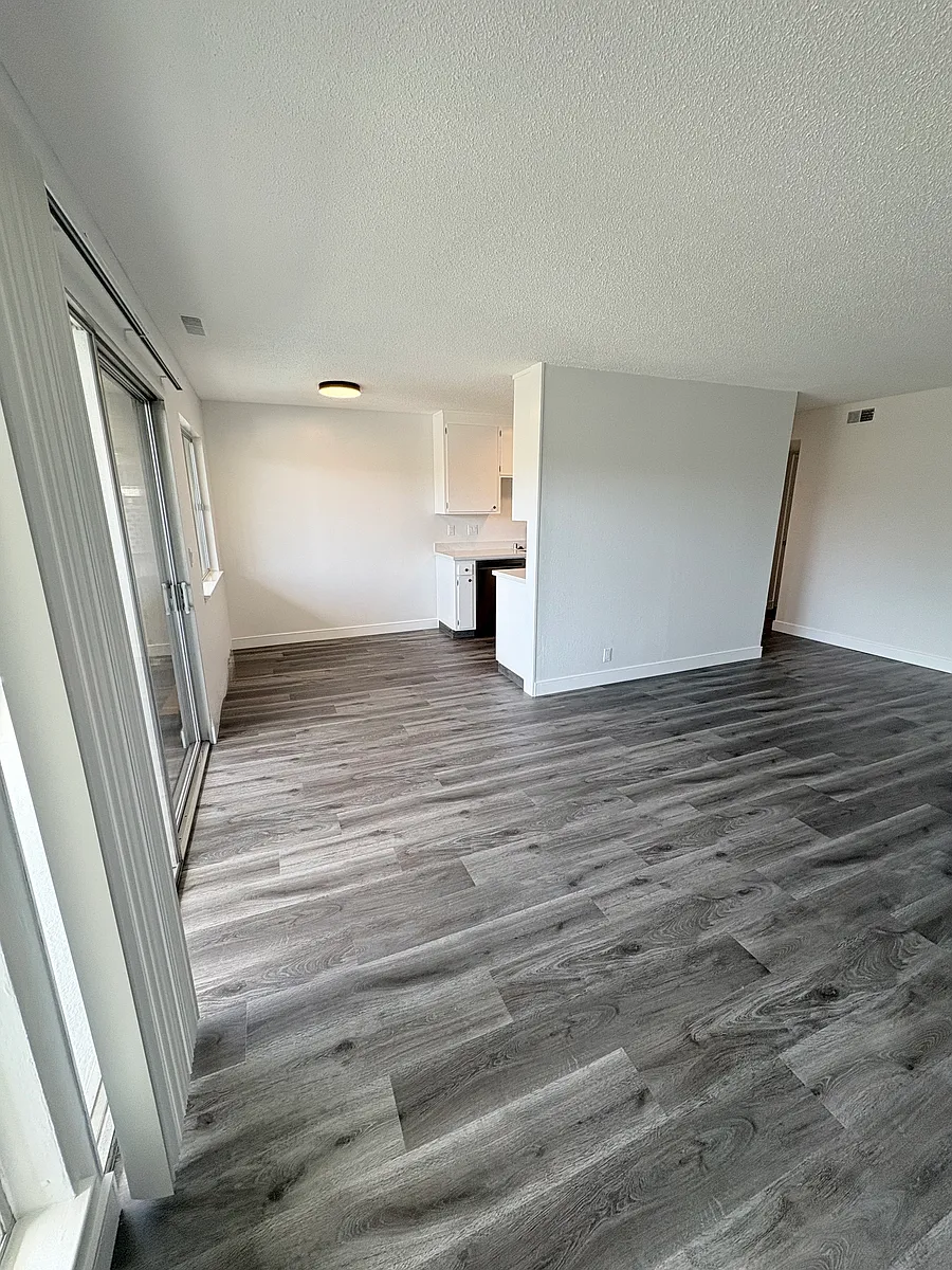 Building Photo - 16 S Knoll Rd #124