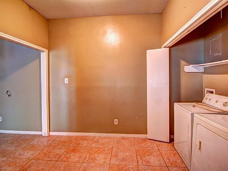 11818 Plumpoint Dr — Photo 9