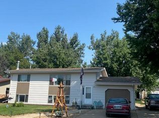 877 Custer St, Dickinson, ND 58601