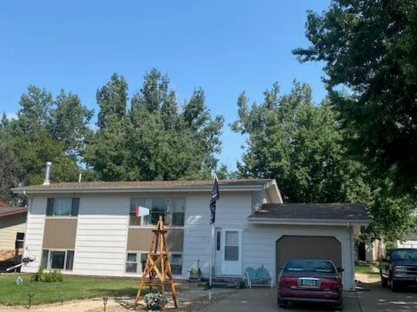 877 Custer St, Dickinson, ND 58601