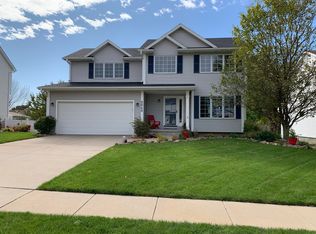5040 Cherrywood Dr, West Des Moines, IA 50265
