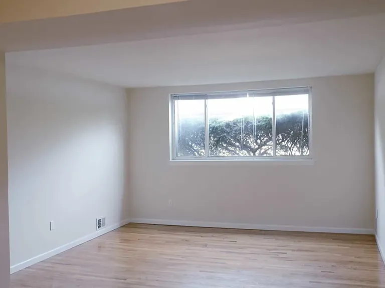 Towne Oaks Apartments — Photo 16