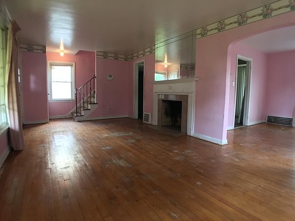 4th image of 17503 Walden Ave