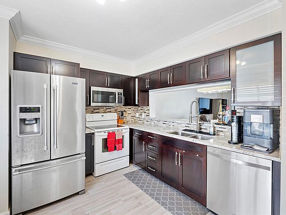 4th image of 9149 SW 21st Court #F