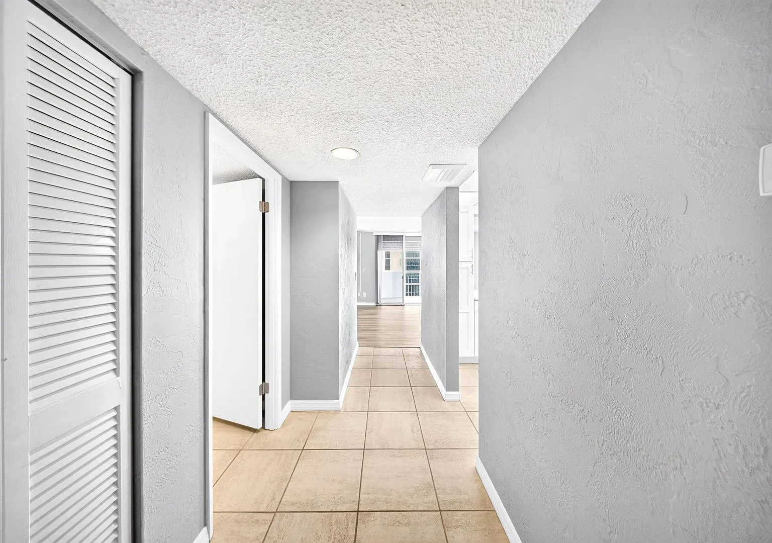 Completely Renovated High-Rise Condo with Ocean & River Views — Photo 3