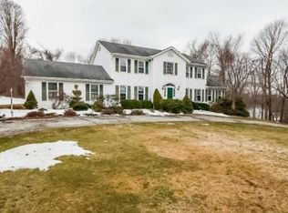 10 Carriage Ln, New Fairfield, CT 06812