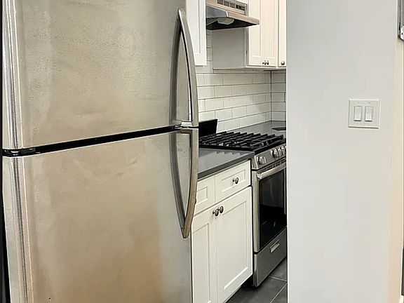 3rd image of 1324 2nd Ave APT 2D
