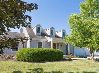 6637 W Meadows Ln, Maumee, OH 43537