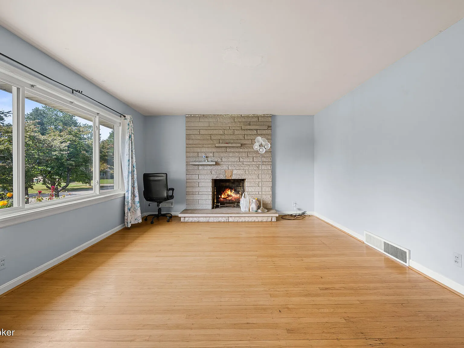 3 bed, 3.0 bath, 2317 sqft, $2,150 — Photo 3