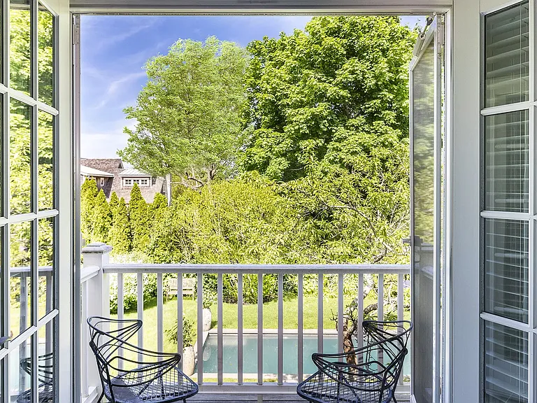 109 Franklin Ave — Photo 19