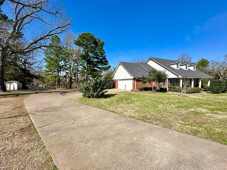 10191 FM 607 N — Photo 3