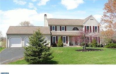2nd image of 102 Yorkshire Ct