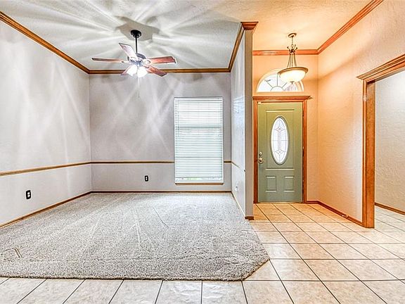 3rd image of 109 SW 138th St