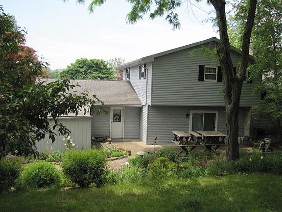 2nd image of 16 Redwood Dr