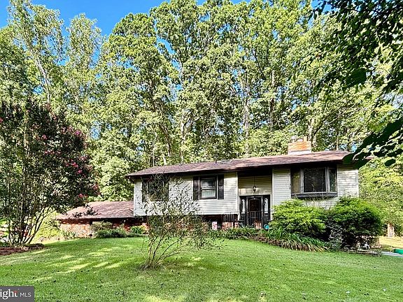 4th image of 83 Creek Ln