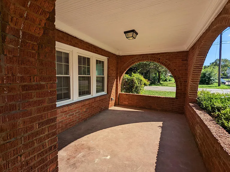 119 S Indianapolis Ave — Photo 5