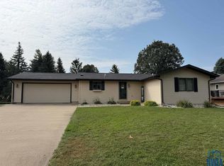 603 Zuider Zee Dr SE, Orange City, IA 51041