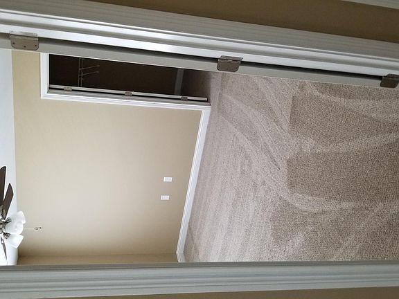4th image of 385 Oxford Cir