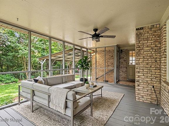 4th image of 2143 Knickerbocker Dr
