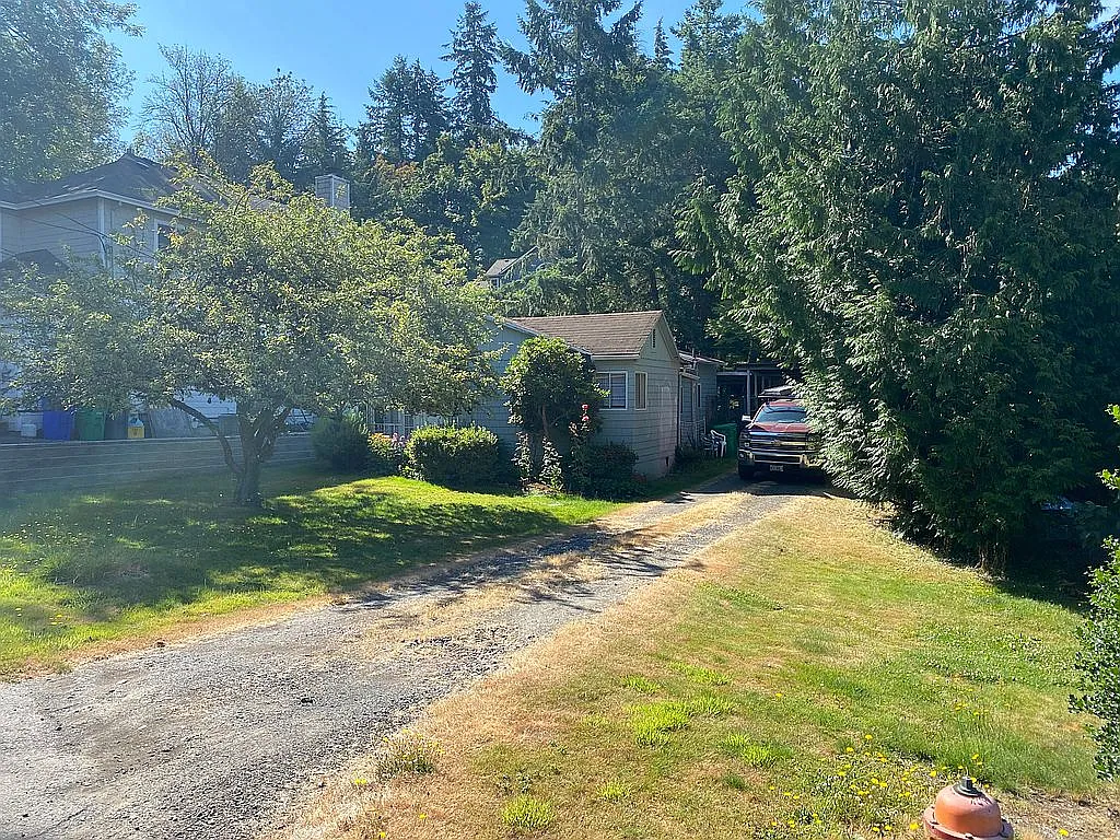 4332 SW Marigold St photo 1