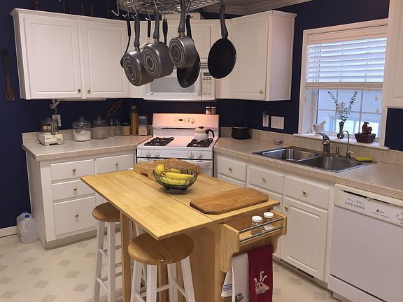 2nd image of 1013 Falstaff Cir