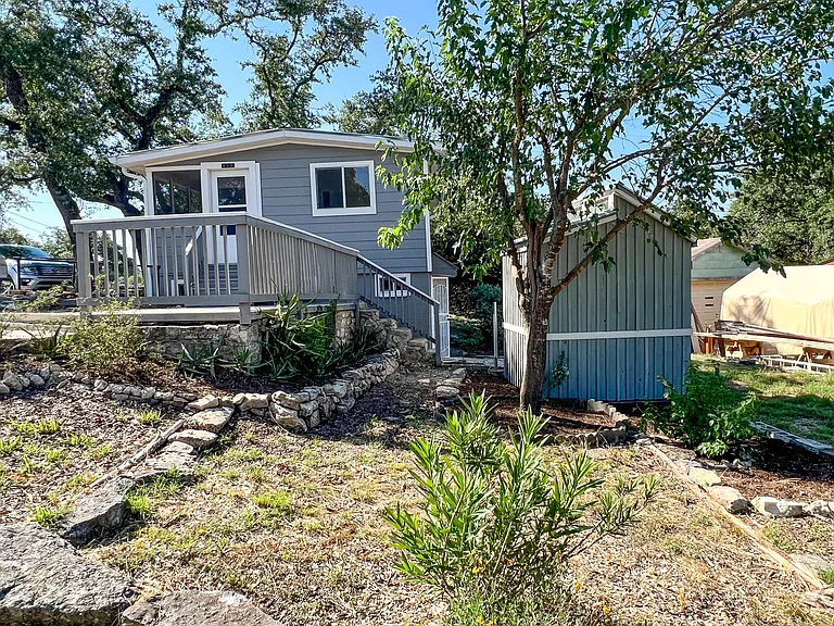 668 Creekside Dr — Photo 3