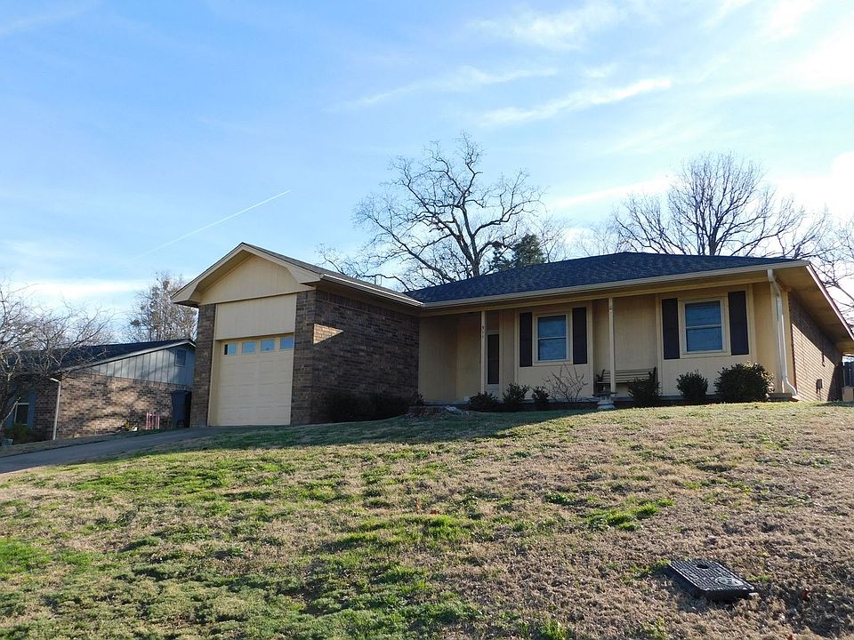 1st image of 511 Evergreen Dr