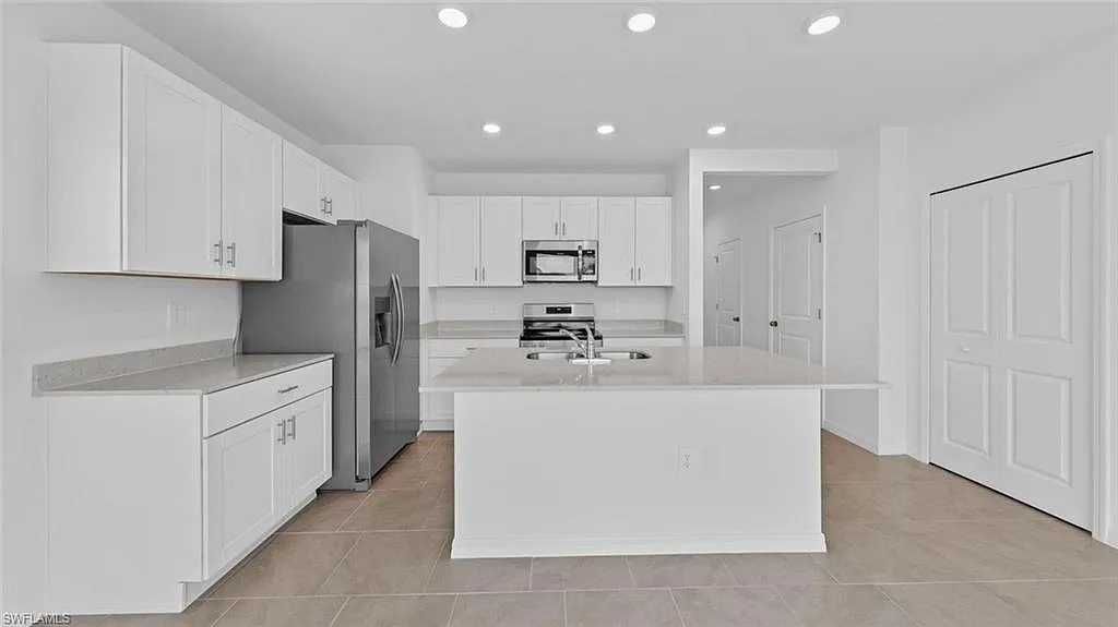 3 bed, 2.5 bath, 1347 sqft, $1,800 — Photo 3