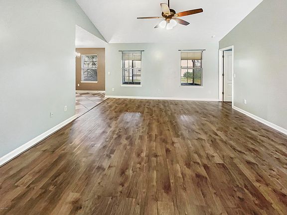5th image of 112 Oleander Cir