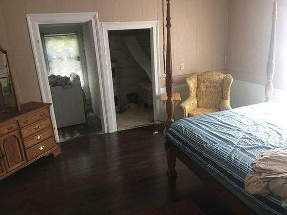 4th image of 334 N Dennis Ave