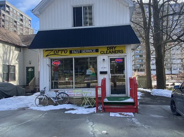 1286 Ontario St, Burlington, ON L7S 1E8